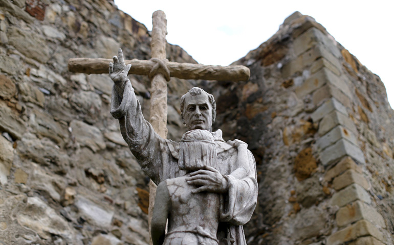 Fray Junípero Serra en la misión San Juan Capistrano (California)