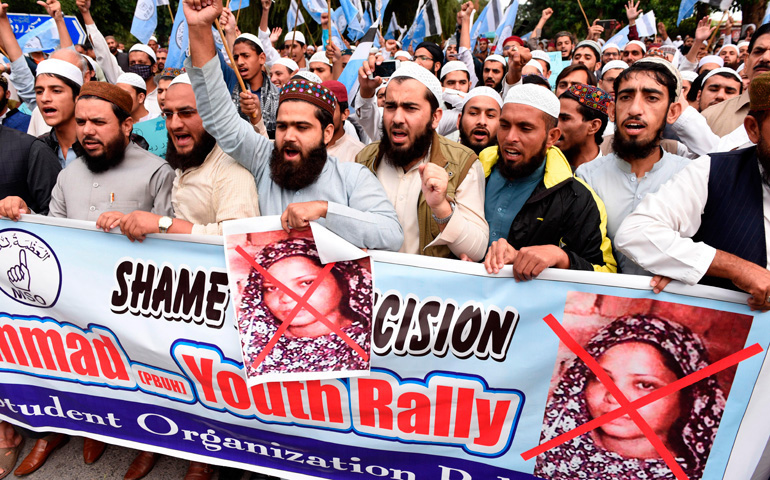 Simpatizantes del movimiento TLYRA protestan en Islamabad por la decisión del Tribunal Supremo