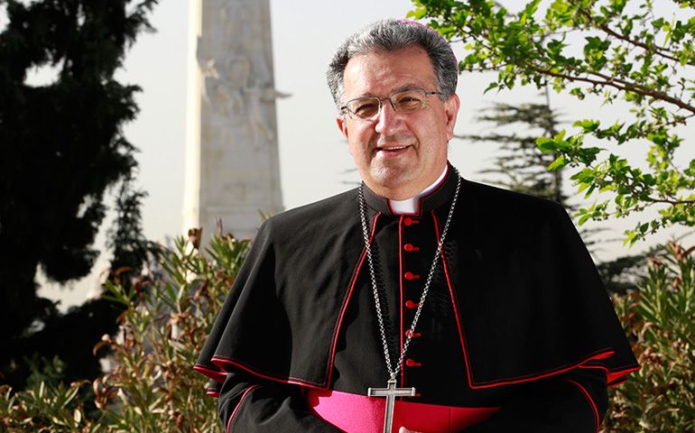 El obispo de Getafe ante el monumento del Sagrado Corazón de Jesús