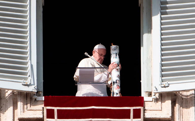 El Papa enciende un cirio por Siria: «Que Dios perdona a quien hace la guerra»