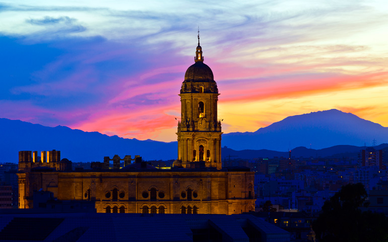 Reforma y exaltación. Málaga será la protagonista de la edición número ocho, que abarcará los siglos XVI y XVII. Una época de grandes contrastes, en la que la fe cristiana se ha imbricado su cultura como nunca. En la imagen, la catedral de Málaga
