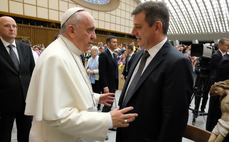 Álvaro Martínez, presidente nacional de Cursillos de Cristiandad, junto al Papa Francisco en la Ultreya Europea de 2015