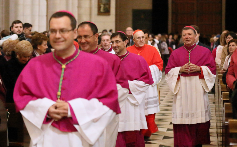 El cardenal Osoro y sus obispos auxiliares en febrero del año pasado, durante la ceremonia de ordenación de Jesús Vidal, Santos Montoya y José Cobo