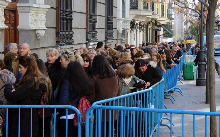 Cada primer viernes de marzo, miles de madrileños acuden al besapiés del Cristo de Medinaceli, una advocación muy venerada en todo el territorio nacional