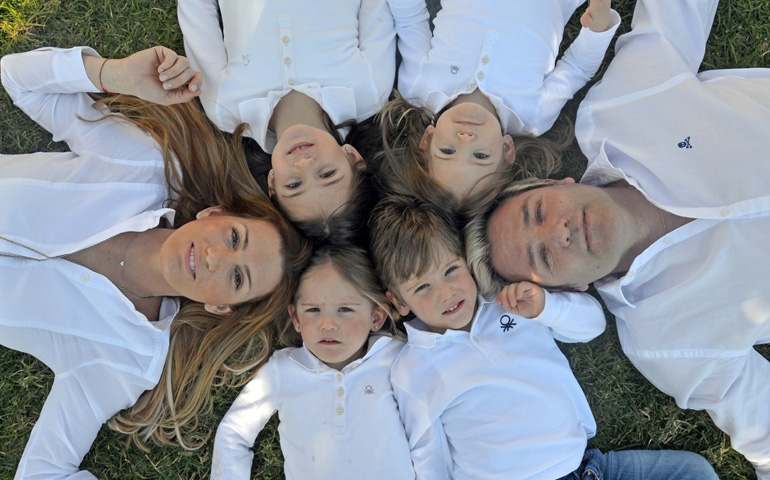 Mayte, posa con su familia antes de la muerte del pequeño Santi