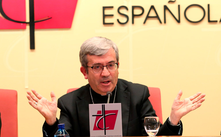 El secretario general de la Conferencia Episcopal, Luis Argüello, en una comparecencia ante los medios de comunicación