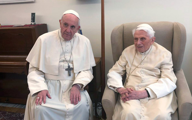 El Papa Francisco visita al Papa emérito Benedicto XVI, en el monasterio Mater Ecclesiae, el pasado 15 de abril