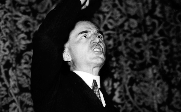 Ángel Herrera, en su época de seglar, durante un mitin en Valencia, en 1934