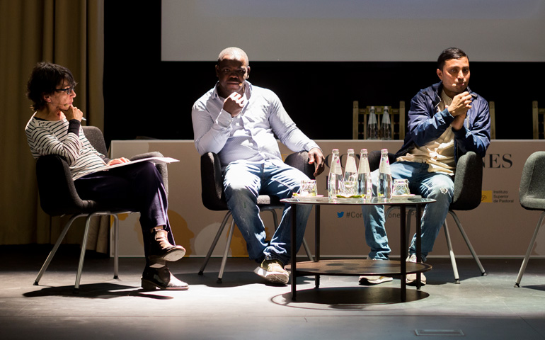 Tusta Aguilar (izquierda), de Migraciones de la diócesis de Madrid, junto a Sadio Keita (centro) y Arman Abujeyed (derecha)