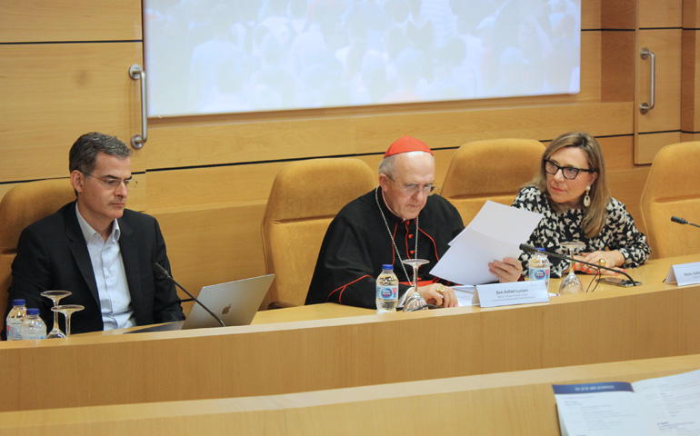 Osoro junto a Rafael Luciani y María Teresa Compte, en la inauguración del seminario internacional de sinodalidad