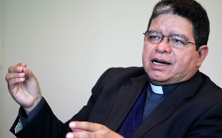 El arzobispo José Luis Azuaje, presidente de la Conferencia Episcopal de Venezuela, durante una entrevista