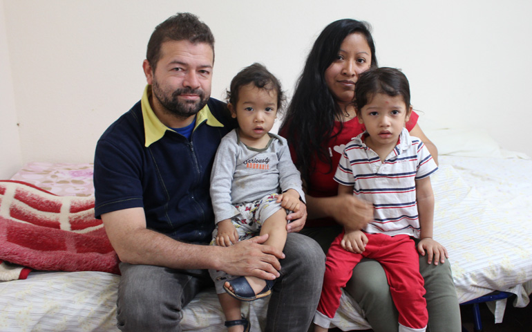Samuel, Abigail y sus hijos apenas llevan una semana viviendo en el Centro de Pastoral Social Santa María de Fontarrón. El resto de recursos les han fallado