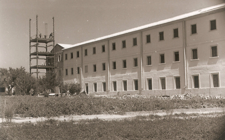 Construcción del nuevo monasterio en el paseo de la Estación