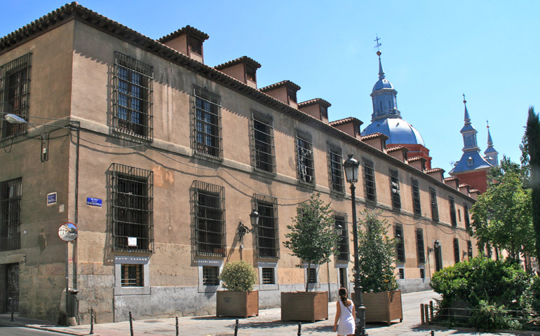 Monasterio de las Comendadoras en la plaza del mismo nombre en Madrid