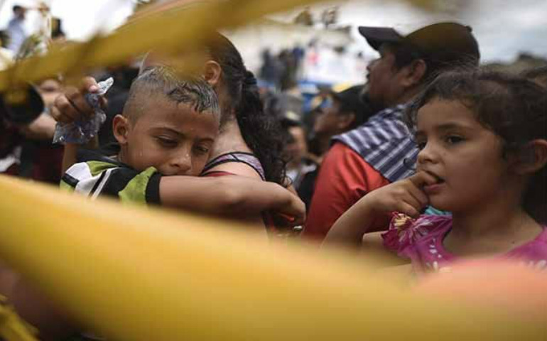 Caravana de hondureños en la frontera con México
