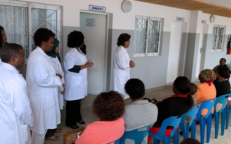 La ministra de Salud de Mozambique visita el centro DREAM de Maputo, el pasado mes