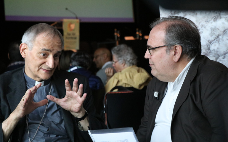 Matteo Maria Zuppi, entrevistado por Manuel María Bru durante el Encuentro Internacional Paz sin Fronteras