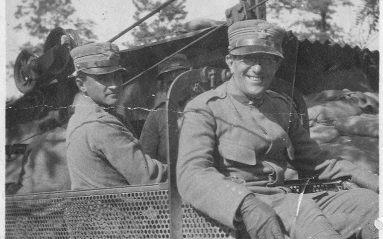 Agostino Gemelli, en el teleférico, en el Carso, en 1916