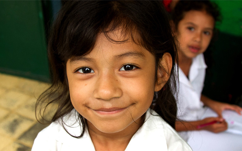 Detalle del cartel de Entreculturas por la escolarización de las niñas