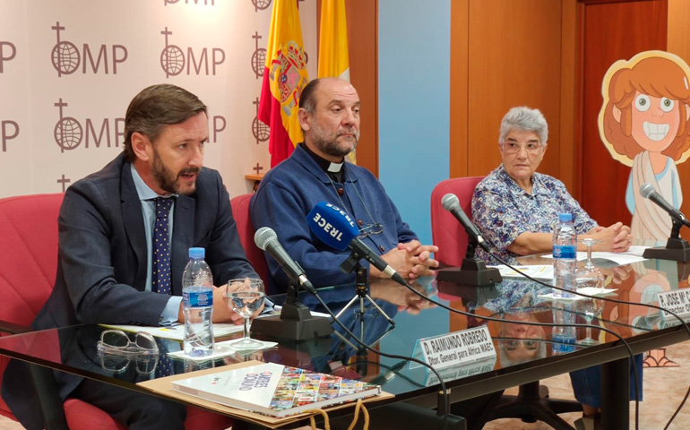 Raimundo Robredo, director general para África de la Secretaría de Estado de Asuntos Exteriores, José María Calderón, director de OMP, y Teresa Amayuelas, misionera en la República Democrática del Congo, durante la rueda de prensa del Domund 2019