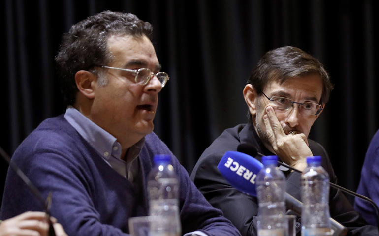 Juan Cuatrecasas y el obispo auxiliar de Madrid José Cobo, durante un coloquio sobre abusos sexuales a menores en la Iglesia, en febrero de 2019
