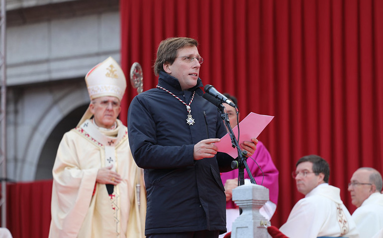 El alcalde de Madrid durante el Voto de la Villa