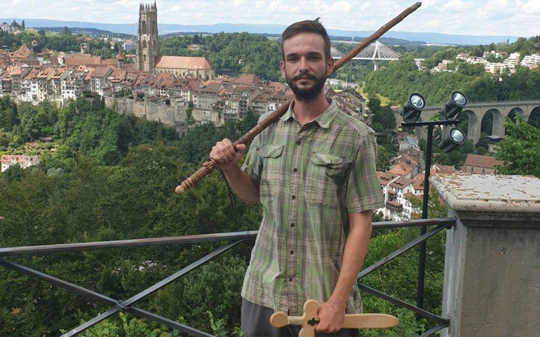 Vincent Perritaz llegó a Friburgo, después de 37 días de caminata desde Roma