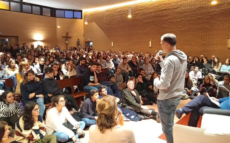 Enrico, el marido de Chiara Corbella, durante su testimonio