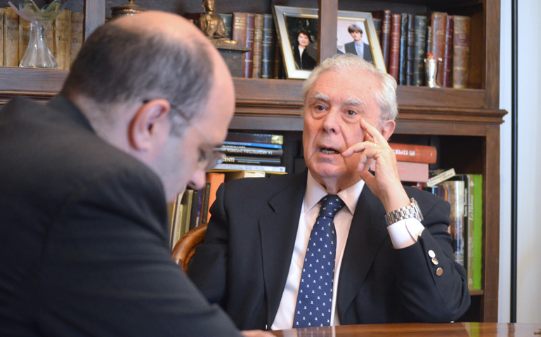 Un momento de la entrevista entre José María Ballester y el político