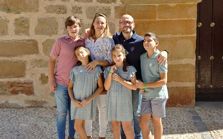 Ana, Gabriel y sus hijos participarán en la Almudena en la fiesta de la Sagrada Familia