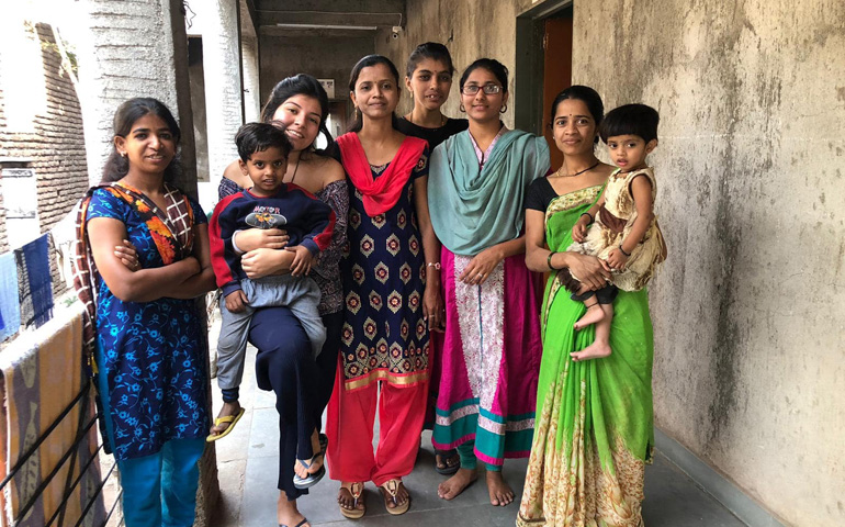 Las trabajadoras de Kokonat Bowls son mujeres indias que han sufrido violencia de género y están atendidas por una ONG