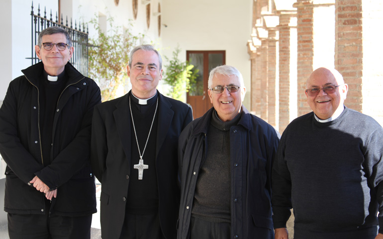 De izquierda a derecha, José A. Sánchez, monseñor Jesús Catalá, Antonio Aguilera y Francisco González