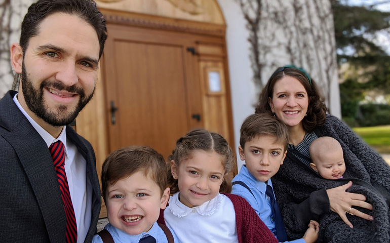 Juan Pablo y Andrea con sus cuatro hijos