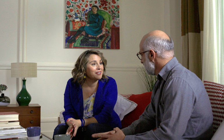 La actriz protagonista, Karyme Lozano (Lupe Valdés), junto a Carmelo Crespo (Daniel), en un fotograma de la película