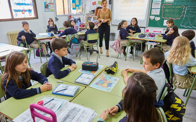 Imagen de recurso de un aula escolar