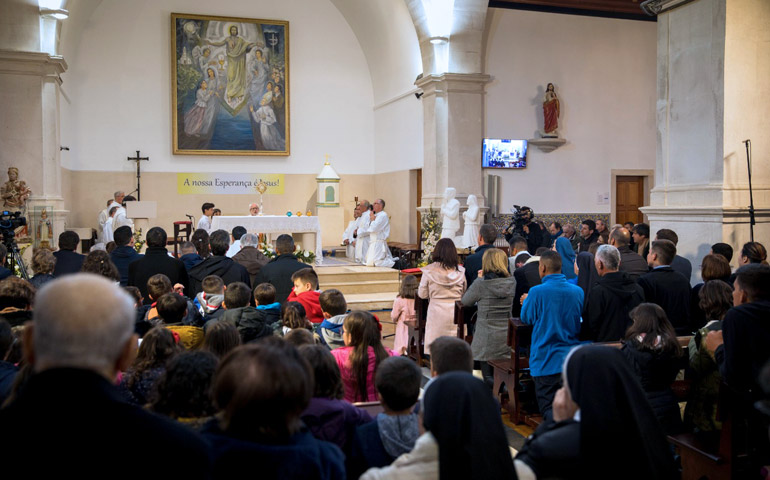 La parroquia de Fátima durante el primer rosario mundial celebrado hace un año, en el centenario de san Francisco Marto