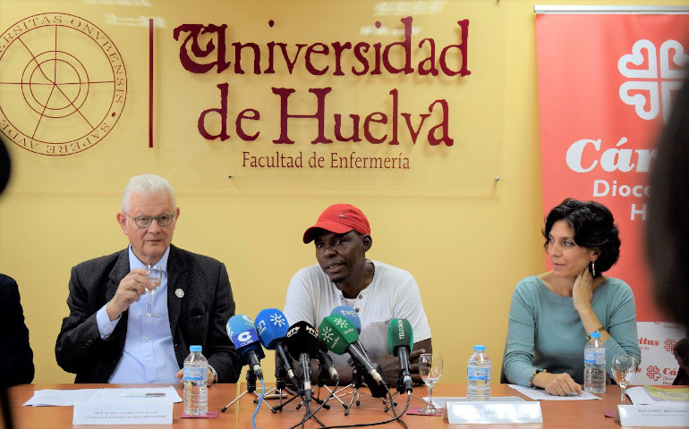 Sicce durante la presentación del informe de Cáritas Diocesana de Huelva