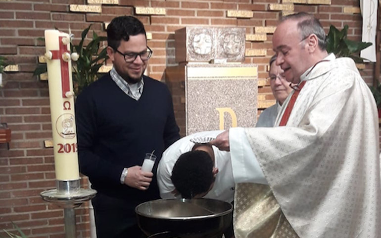 Marlon durante su bautizo