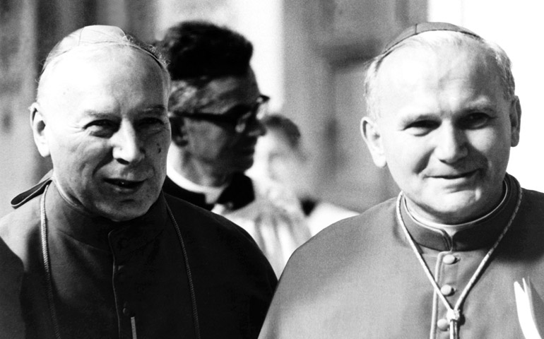 El cardenal de Cracovia, Karol Wojtyla, junto al primado de Polonia, el cardenal Stefan Wyszynski