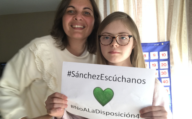 Sofía y su madre, Patricia, piden al presidente del Gobierno, que no se cierren los colegios de educación especial
