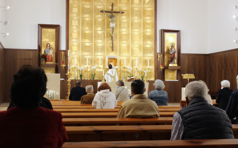 Un momento de la celebración de la Eucaristía en la parroquia de Santa Matilde de Madrid, el pasado 18 de mayo