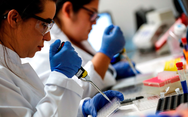 Investigadores trabajan en una vacuna para el COVID-19 en Brasil