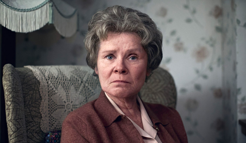 Imelda Staunton es una mujer que descubre que las vidas ajenas son parte ineludible de su vida