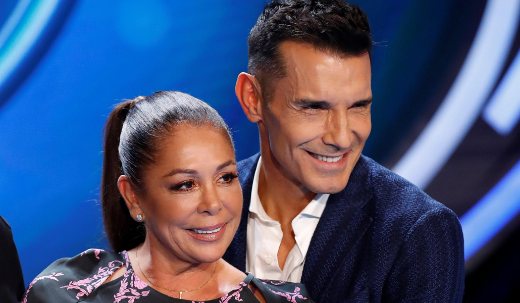 Isabel Pantoja junto a Jesús Vázquez durante la presentación del programa 'Idol Kids'