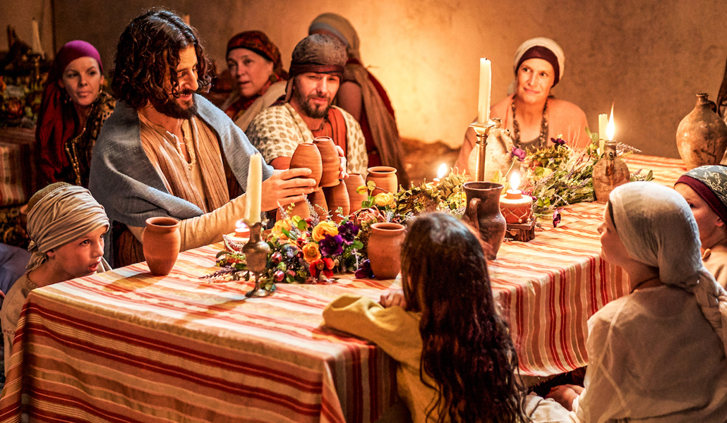 Jesús en una escena de las bodas de Caná, en el capítulo 5 de 'The Chosen'