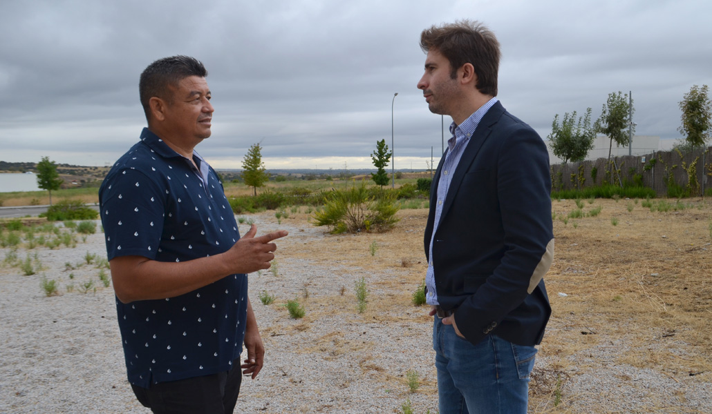 Hasta que su hijo fue testigo de un asesinato, Osman Monterroso (a la izquierda) vivía acomodadamente en su país y no tenía intención alguna de marcharse