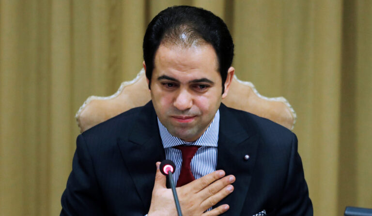 Mohamed Mahmoud Abdel Salam, secretario del Comité para la Fraternidad Humana, durante su intervención en la presentación de la encíclica, en el aula sinodal del Vaticano, el domingo 4 de octubre