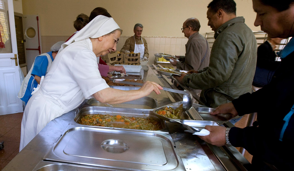 El comedor social María Inmaculada, en Madrid, de las Hijas de la Caridad, en una imagen de antes de la pandemia