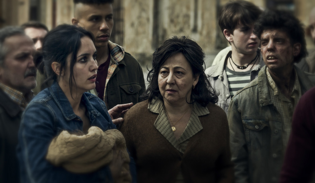 Megan Montaner y Carmen Machi en una escena de '30 monedas'