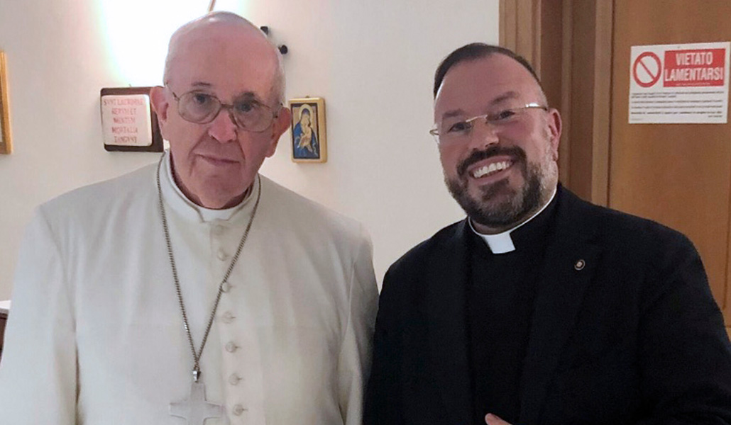 Gabriele Maria Corini durante un encuentro con el Papa Francisco